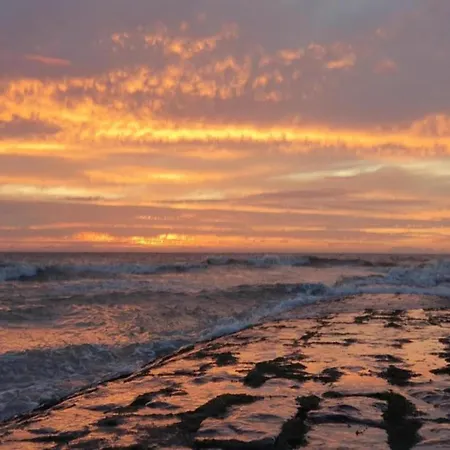 Near Sandy Beaches Апартаменты Ньивпорт